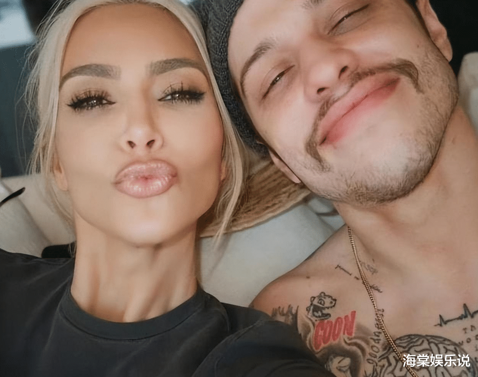 卡戴珊|卡戴珊8月15日出海度假，在豪华游艇上大秀身材，哪像41岁的女人