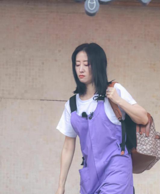 杨幂|《花儿与少年》正式上班，杨幂穿搭时尚或带火同款，刘敏涛显年轻