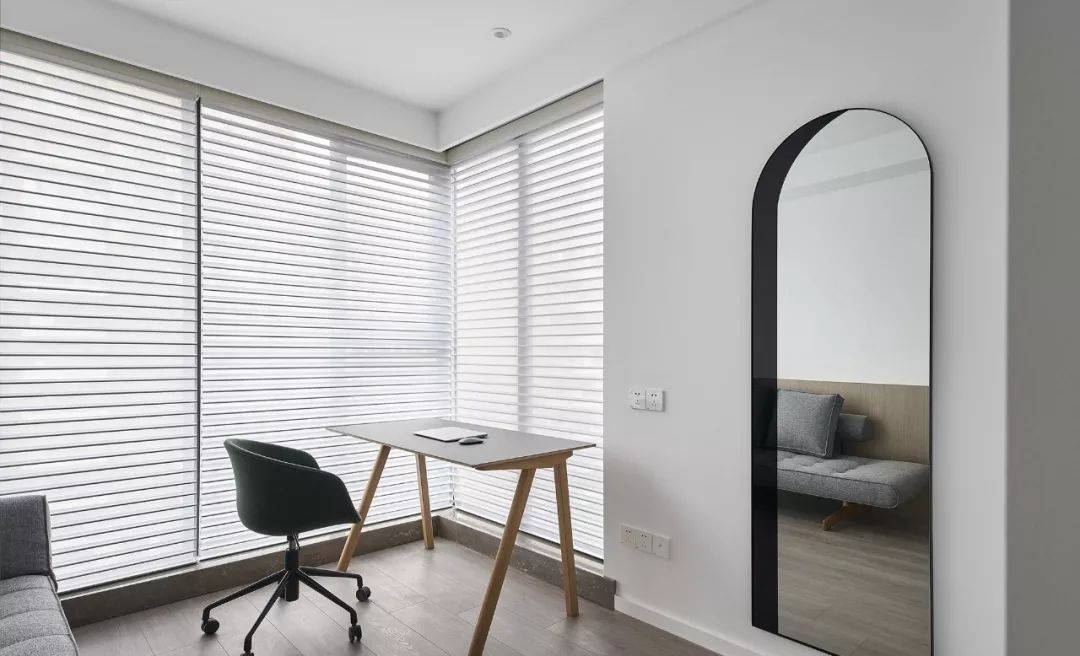 95㎡现代简约三居室,原木收纳柜配大白墙实用舒适有格调!