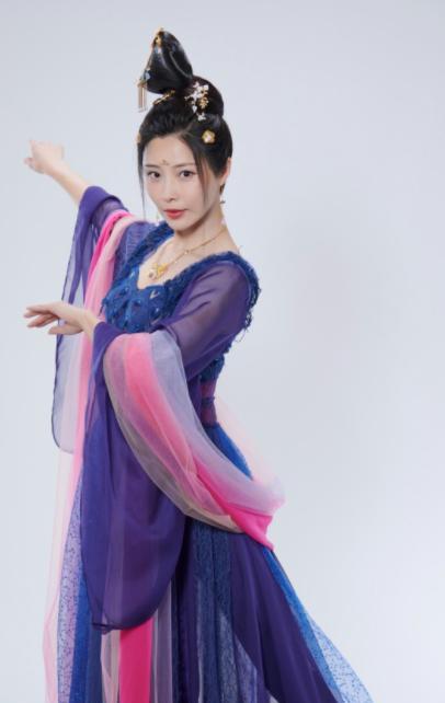 王宝强|农村出身的9位演员：王宝强熟练割麦子，黑子种菜有模有样