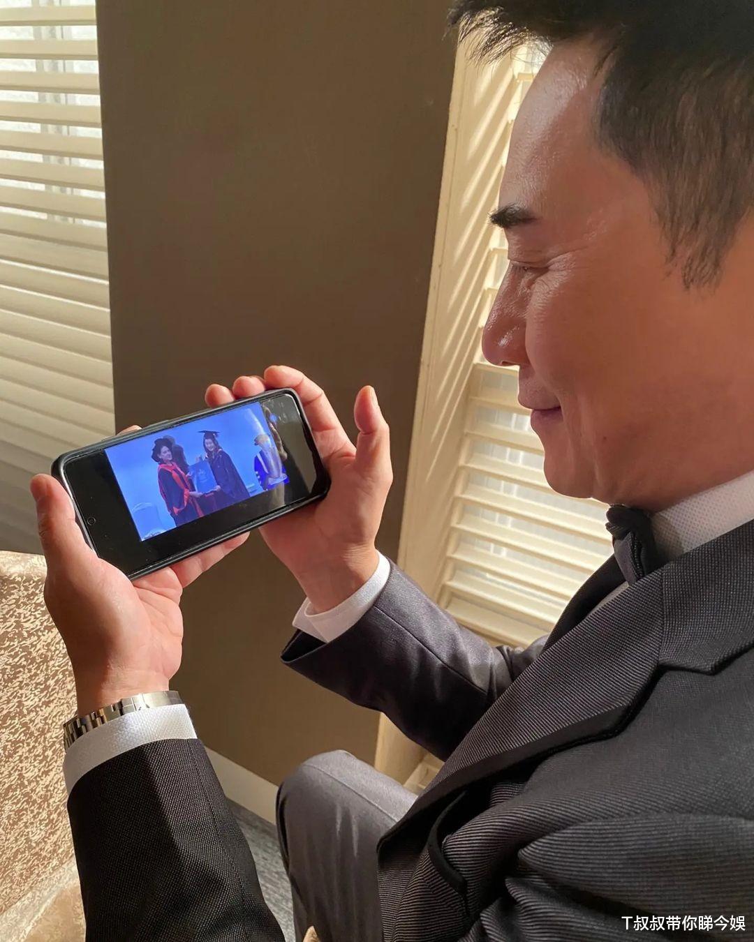 关晓彤|欧瑞伟缺席女儿毕业礼　靠直播遥距参与