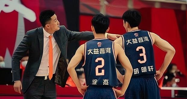 赵睿|半场狂轰56分，广东打疯了！莱多马尚附体赵睿10+1MVP13+3+3空砍