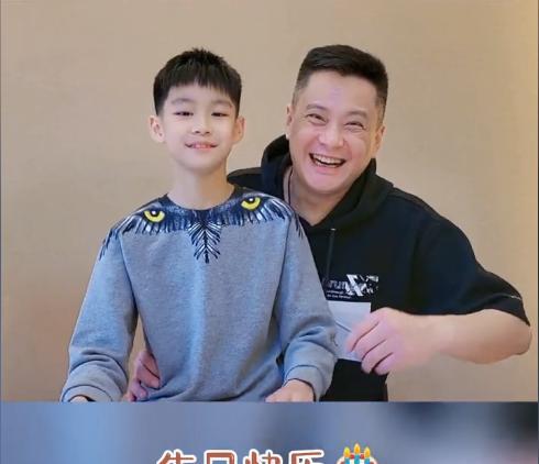 曹颖|曹颖：最是亲情抚人心，48岁生日趴上“老公演双簧儿子吉他弹唱”