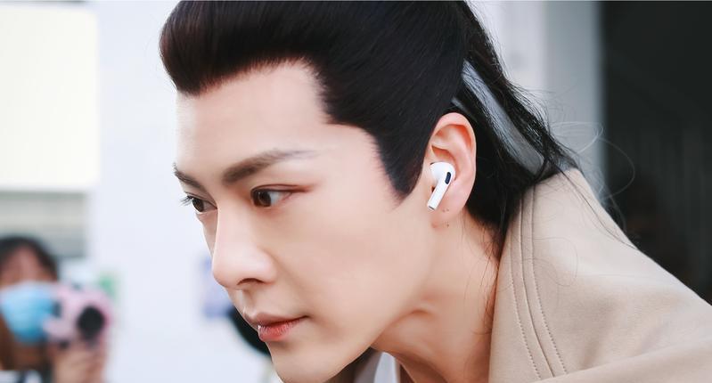 王鹤棣|王鹤棣《苍兰诀》演技进步,像大型影楼拍摄现场?4亿特效?