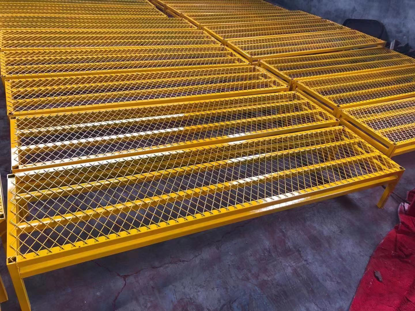 工地新式钢制移动马凳，让打灰浇筑施工更快更好更标准。