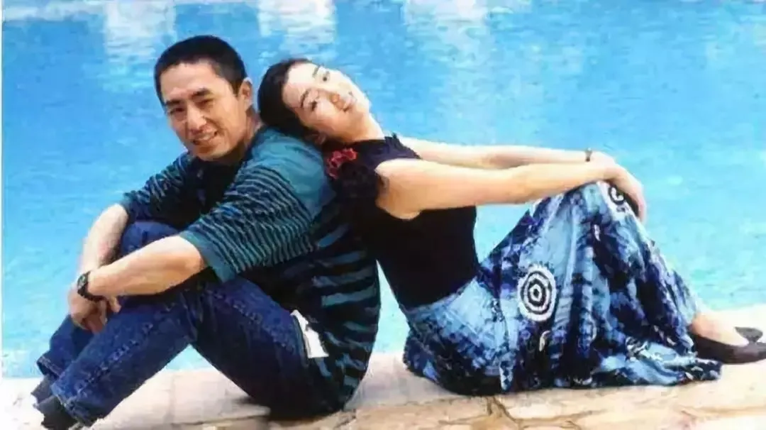 张艺谋|难得呀!一生洒脱的张艺谋,曾经跟巩俐还有这样一段深情吻戏