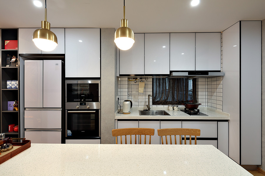 98平开放式厨房+餐厅一体让空间增大,女儿房卫生间居然是透明的