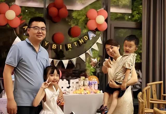 奇奇|田静晒全家大棚忙活画面,奇奇悦悦太能干,田静欢迎网友粉丝做客