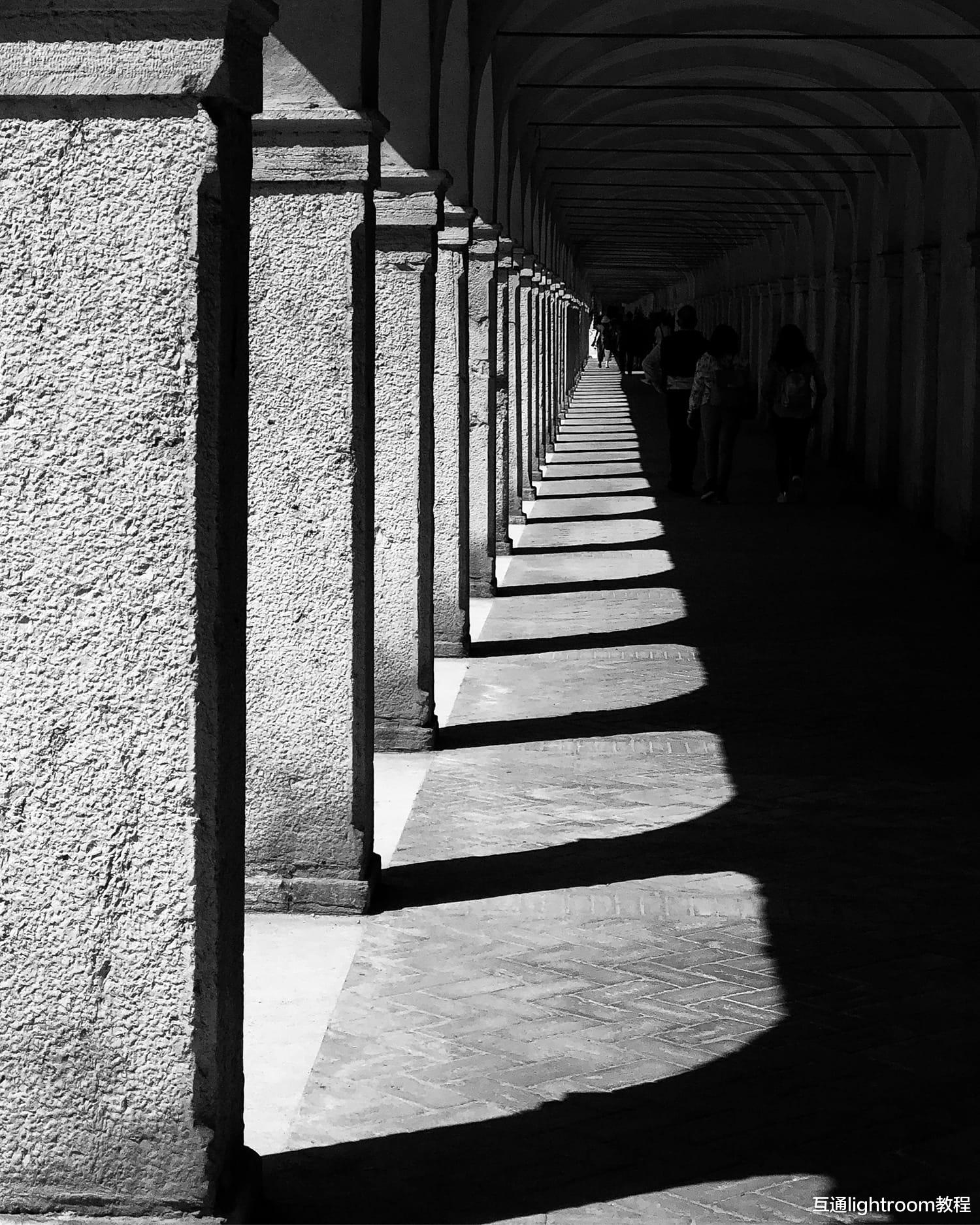 在摄影中怎么巧妙运用重复图案，强调画面主题！