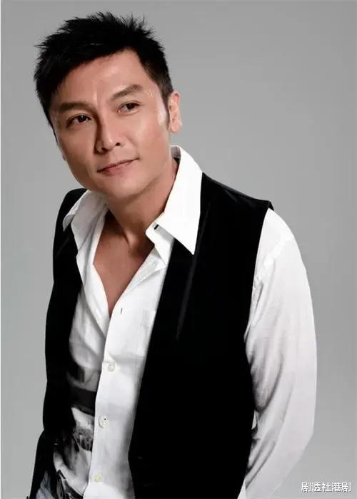 关礼杰|知名港星近况曝光！60岁身形仍健硕，背部佝偻，女儿已签约TVB