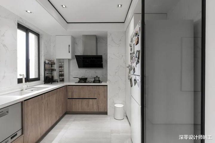 总结厨房的4处收纳技巧,吊柜部分开放,台面置物架等,干货满满