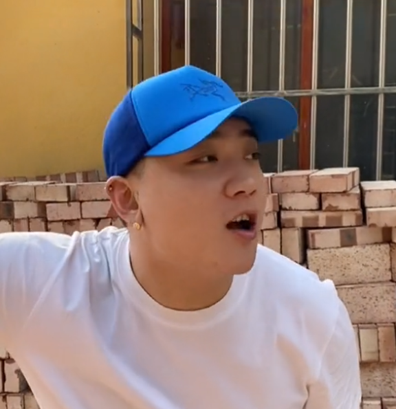 崔晋|崔晋骂李勒优“死哏”，她用2个字让崔晋闭嘴，网友：胆子大了