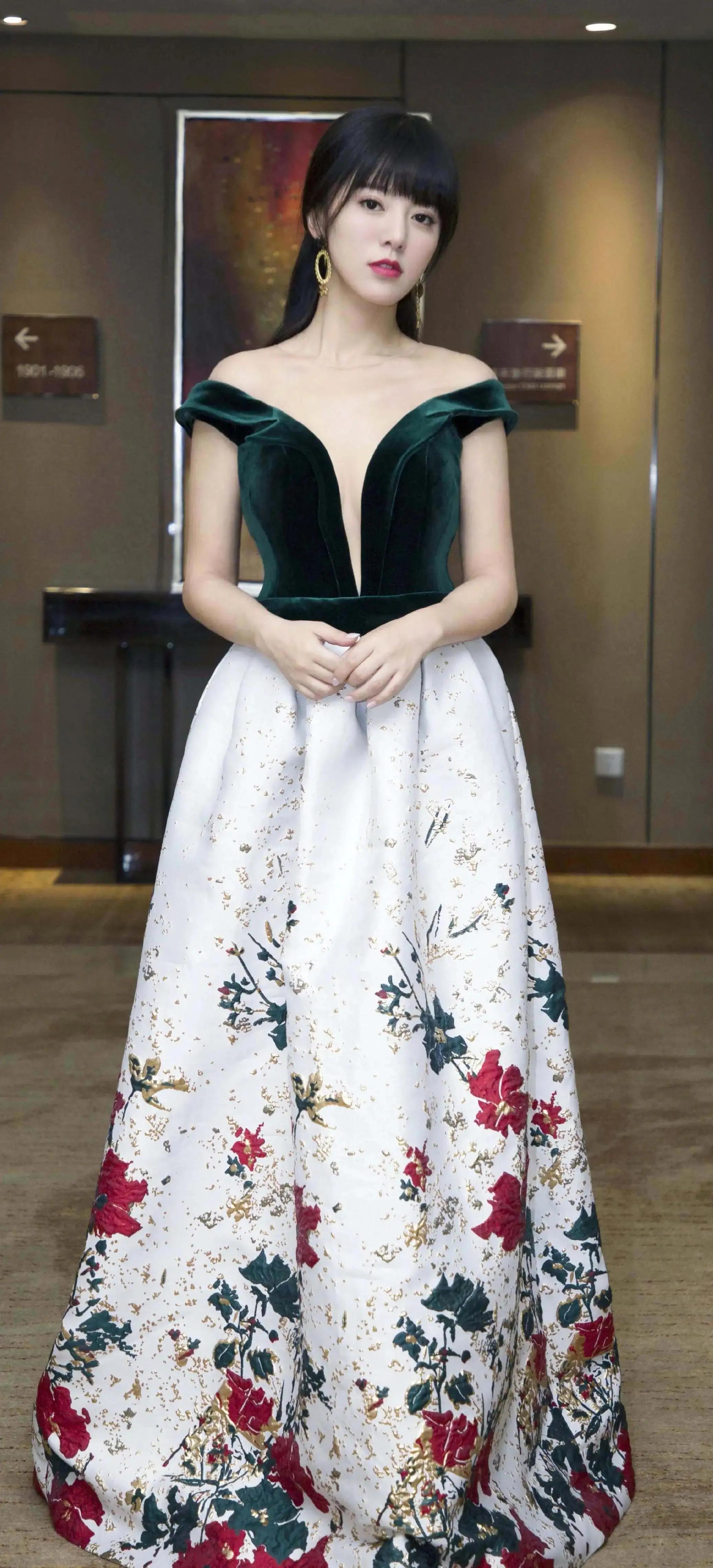 阿兰|“隐形富婆”阿兰：戴上亿九眼天珠，21岁就打败王菲，坐拥亿万身价