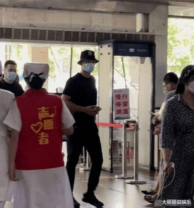 王思佳|30岁的黄景瑜突发疾病！录制《极限挑战》险晕倒，已紧急送医抢救