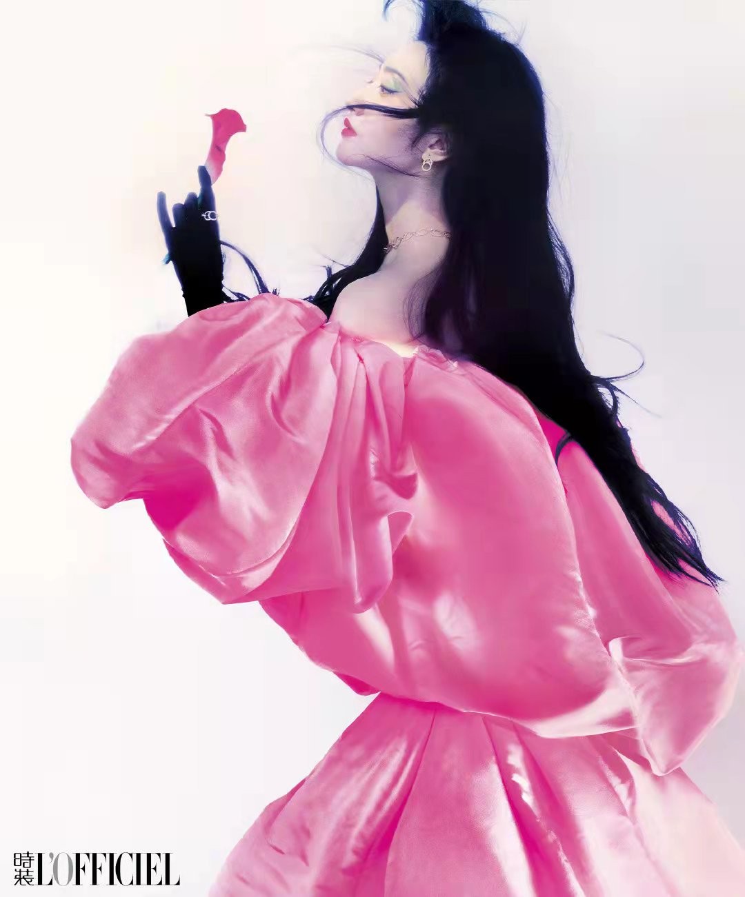 景甜|景甜新时尚大片曝光！穿碎钻裙化名伶妆造型封神，真不愧是富贵花