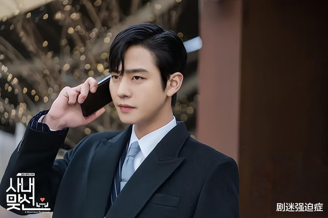 安孝燮|安孝燮俘获女心的颜值，刻薄VS温柔的魅力，你喜欢哪一款？