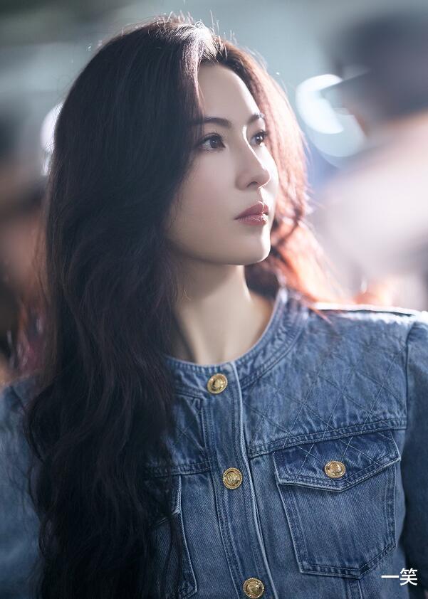 张柏芝|张柏芝:“情人节快乐,唯一的情人”。