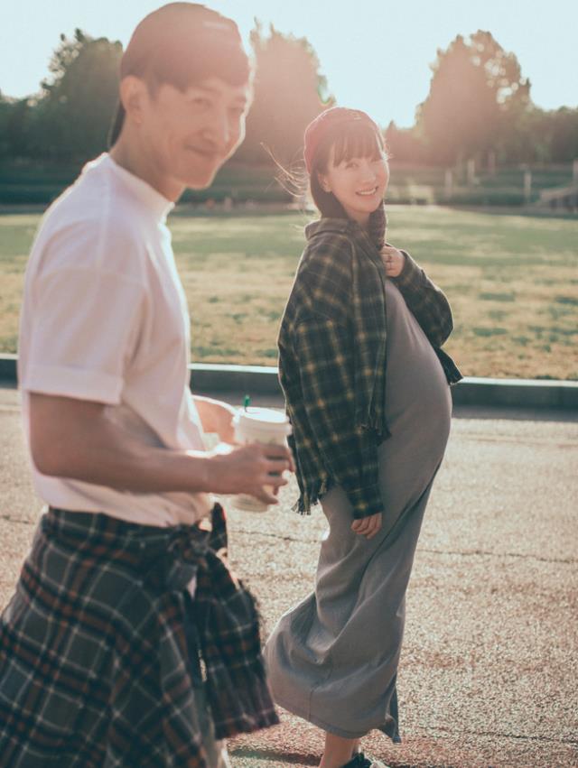 高斯|王阳：出道10年始终不红，40岁娶小妻子后爆红，娶了个旺夫的老婆