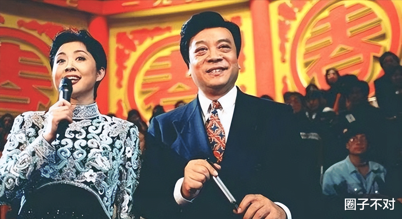 倪萍|倪萍：三婚两次失败，为救儿子给冯小刚下跪，46岁嫁导演终获幸福