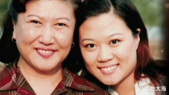 高秀敏|高秀敏女儿李萱:母亲至死未与赵本山和解,继父回原配身边生活