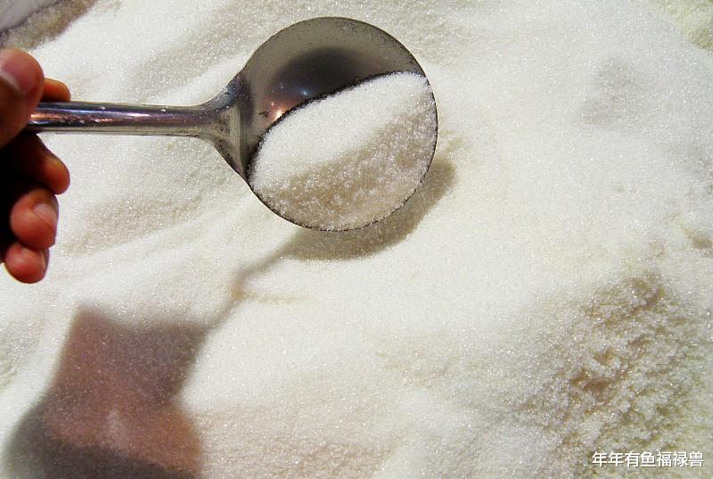 贾玲 绝对不能用在脸上的12个美妆用品