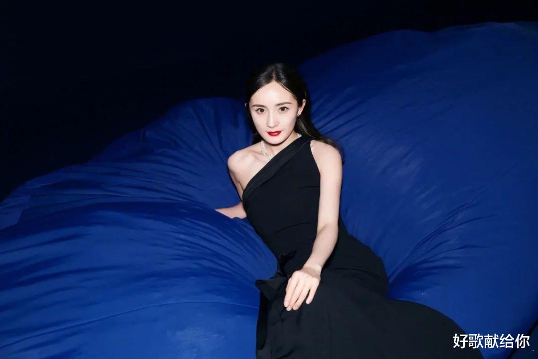 杨幂|36岁就走“下坡路”的杨幂：危机已至，可惜你无法叫醒装睡的人