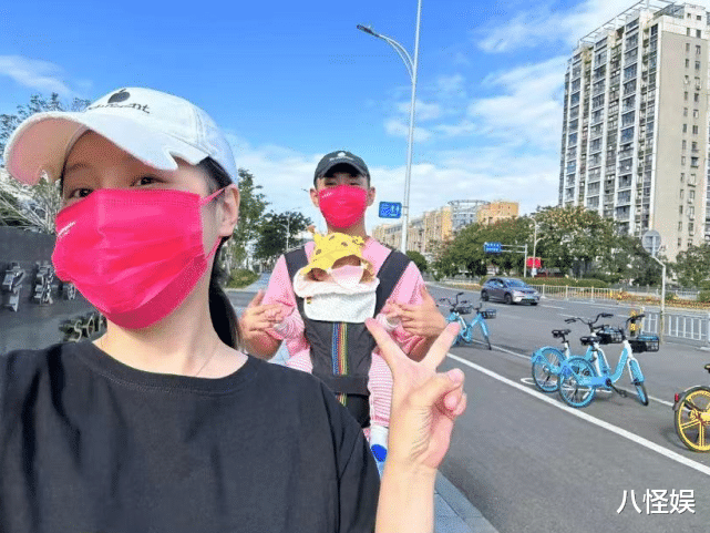 |王彦霖一宿只睡三小时，收工后赶紧陪妻女，双手握女儿小手好有爱