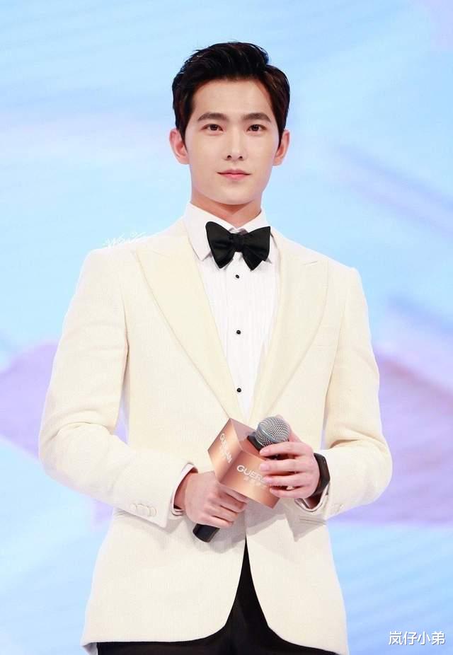 杨洋|娱记们最有好感的五位艺人公布，热巴可爱，杨洋没架子，白鹿亲民！