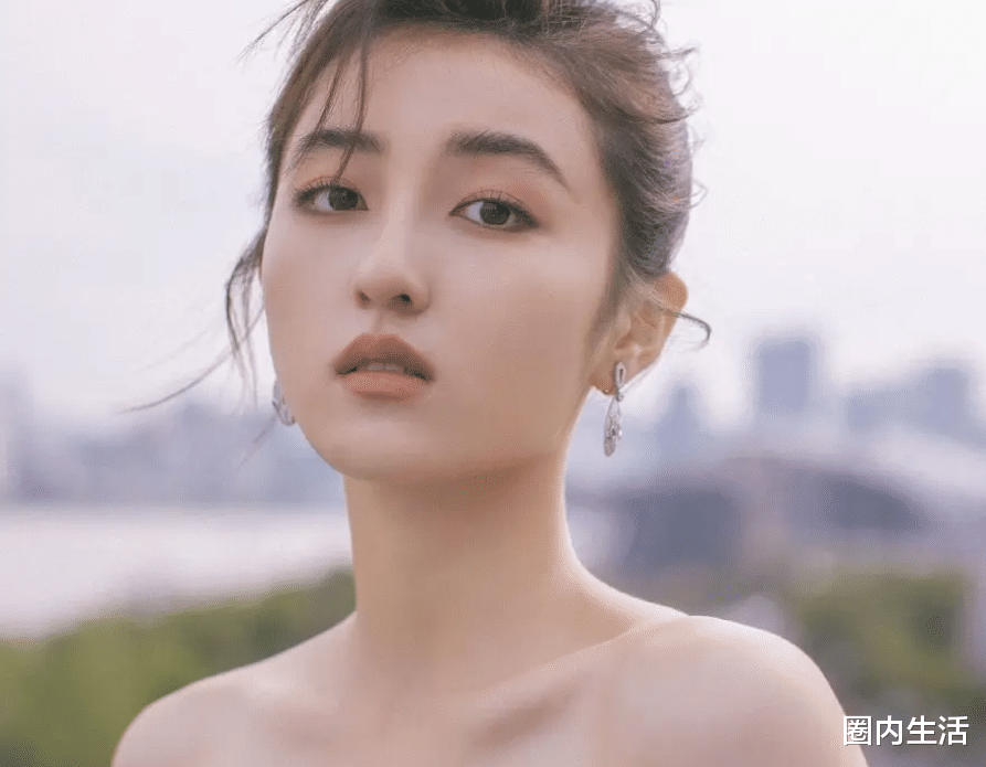 鹿晗|鹿晗关晓彤最新进展？后者已经32个月未进组，毫无事业心！