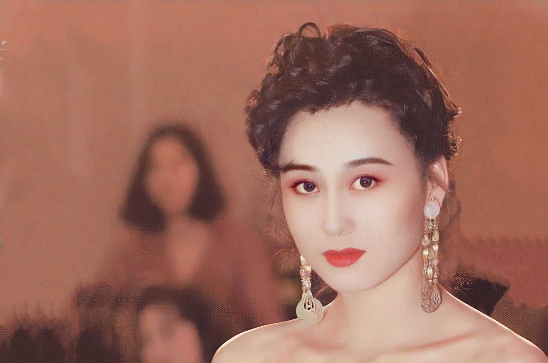 利智|同父不同命，利智女儿闻名中外，黄秋燕女儿籍籍无名