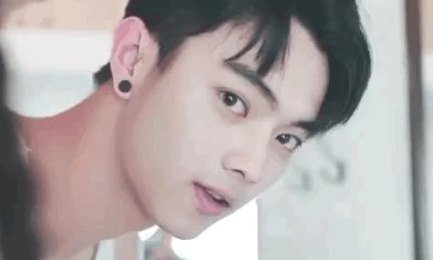 杨幂|从“大饼脸变成小V脸”的9位明星，杨幂说整了牙，金晨死鸭子嘴硬