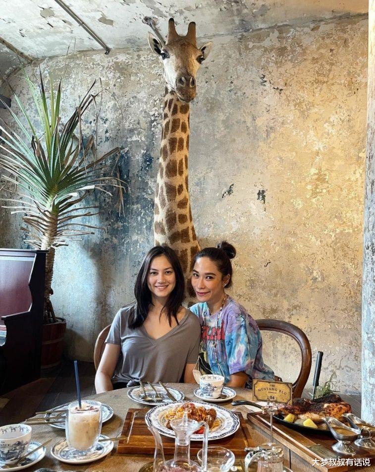 林志玲|泰国影后高调宣布出柜！认爱“小17岁混血女星”已见家人：眼里都是她