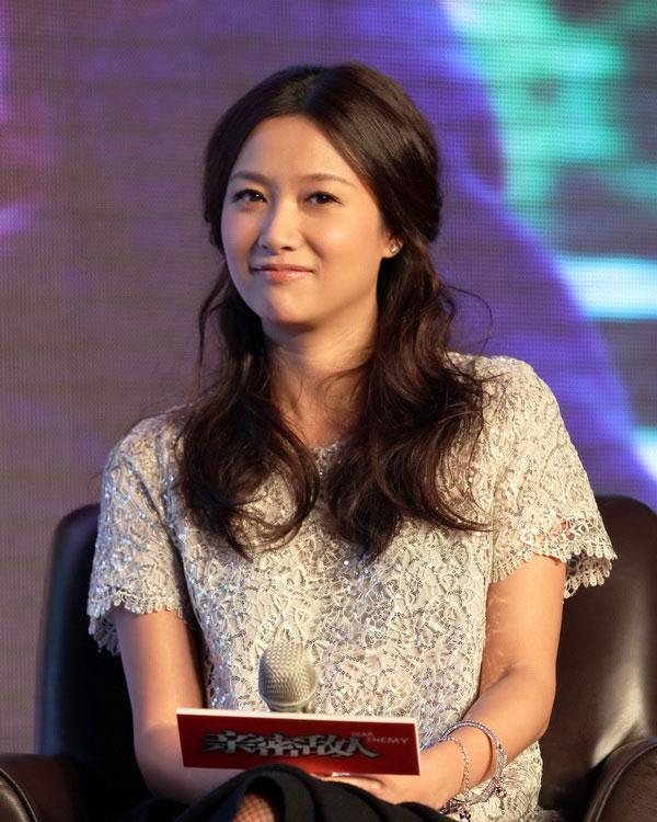 徐静蕾|徐静蕾确实多才多艺,又很漂亮,男网友:娶妻当娶徐静蕾