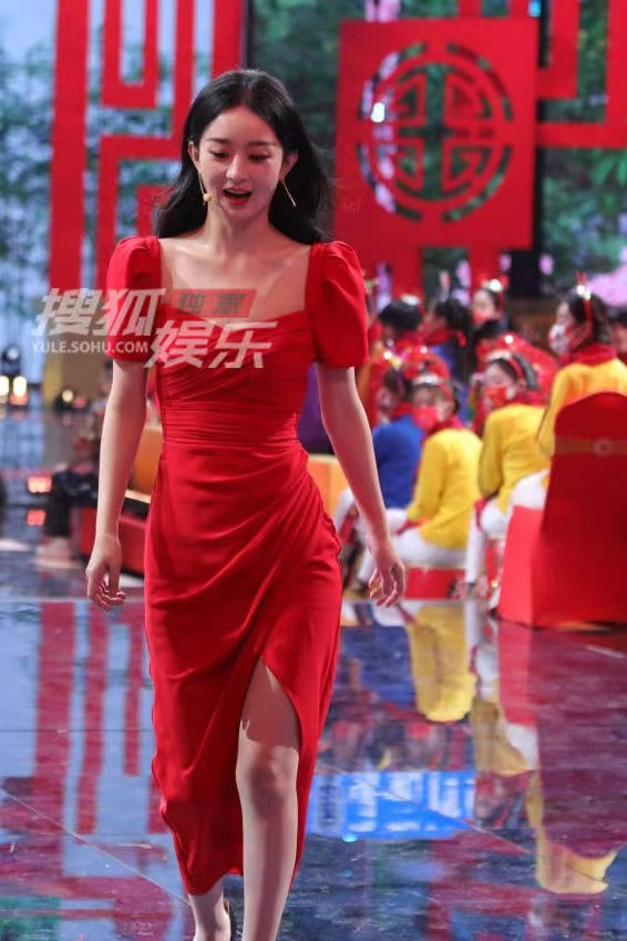 赵丽颖|北京台春晚路透图曝光：赵丽颖红裙显完美身材，马丽挑战歌舞表演