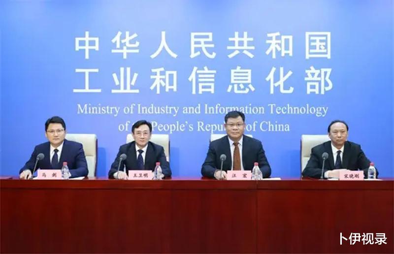 河南第一波感染高峰已提前，乡镇情况尤为严重，走“回头路”不丢人