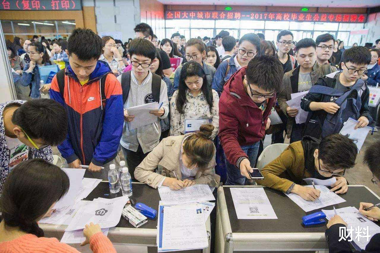 用工荒|工厂出现“用工荒”,月薪8000招不到人?工厂的“套路”已曝光