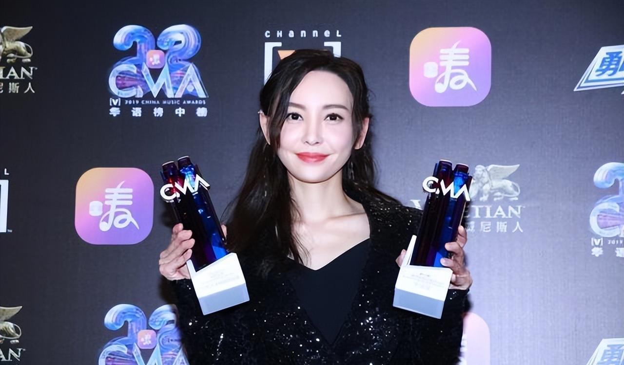 苹果 于文文长得不差，但为何她声音的识别度，远远好于本人的识别度？