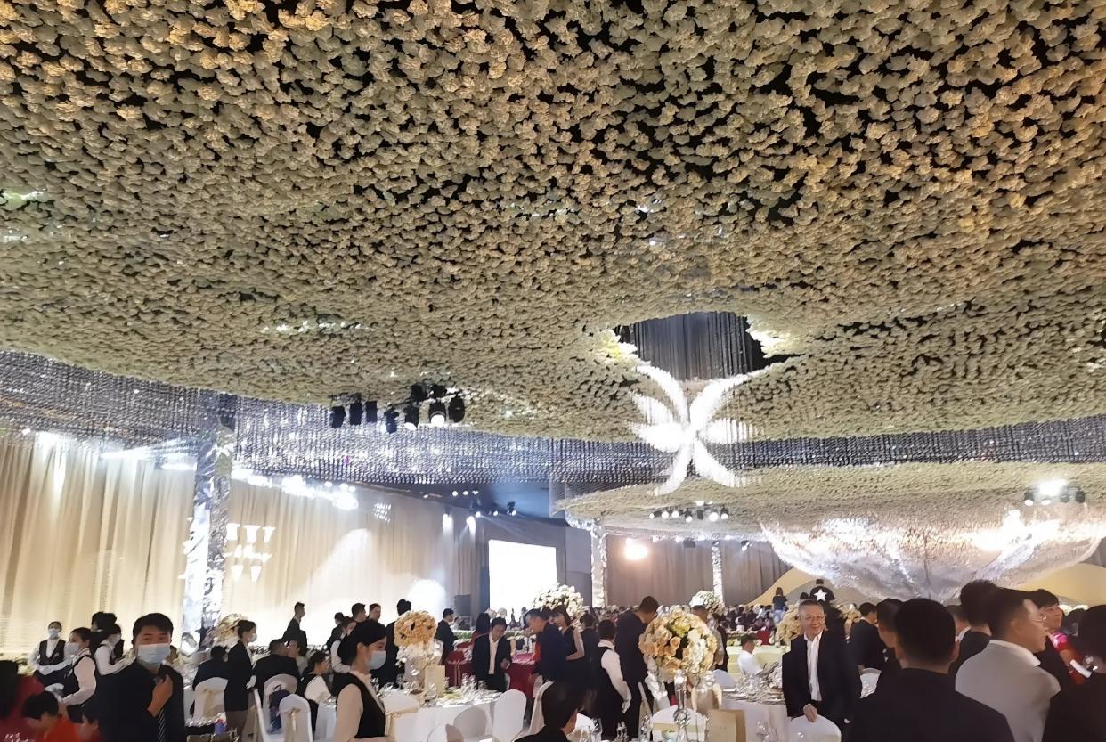 魏晨|安踏太子爷官宣官宣结婚！娇妻体态丰满一副的旺夫相，送18亿彩礼丝毫不手软