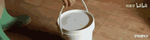 B站“李子柒”爆改出租屋,前后对比超震撼:她一人抵一支装修队