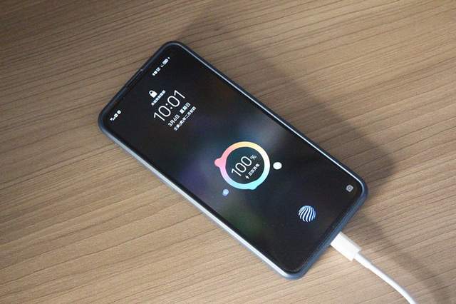 USB|一拖四,家庭最实用的小产品:努比亚65W氮化镓快充适配器