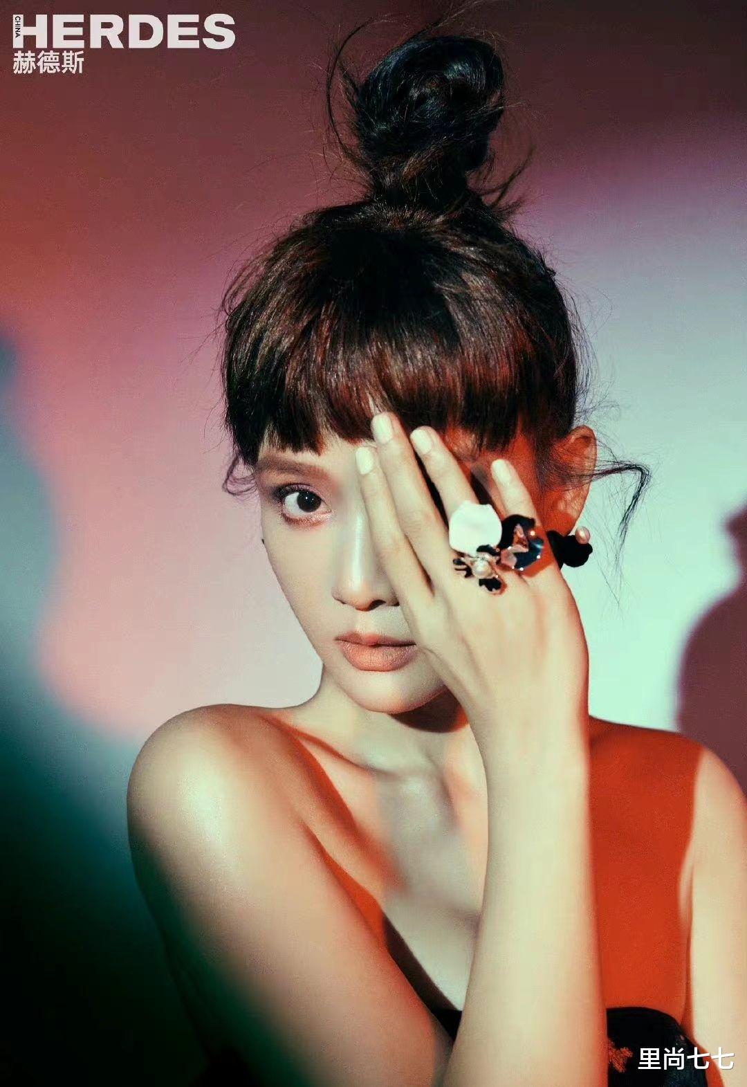 陈乔恩|陈乔恩瘦太狠了，剪齐刘海变锥子脸像戴假发，模样大变像换了个人