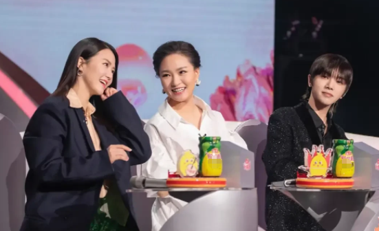 雷佳|《春天花会开》伯乐雷佳被质疑，观众不认识，那么她有何过人之处