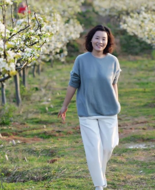 穿衣搭配 建议五六十岁女人:衣不艳,裤不紧,发不长,才能美得优雅大气