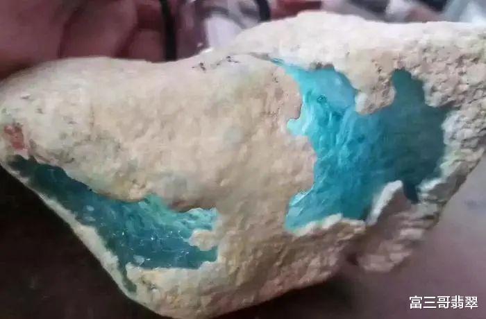 翡翠|每一块赌石的切涨都有迹可寻，行家解读白岩砂