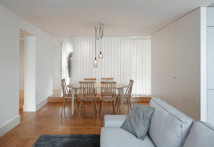 真正的极简风，是做到断舍离不多买物品，家越空无一物越高级舒适