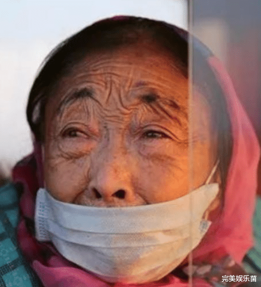 李玉成|人生赢家？李玉成大小老婆同游，关系亲密似姐妹，网友：豁出去了