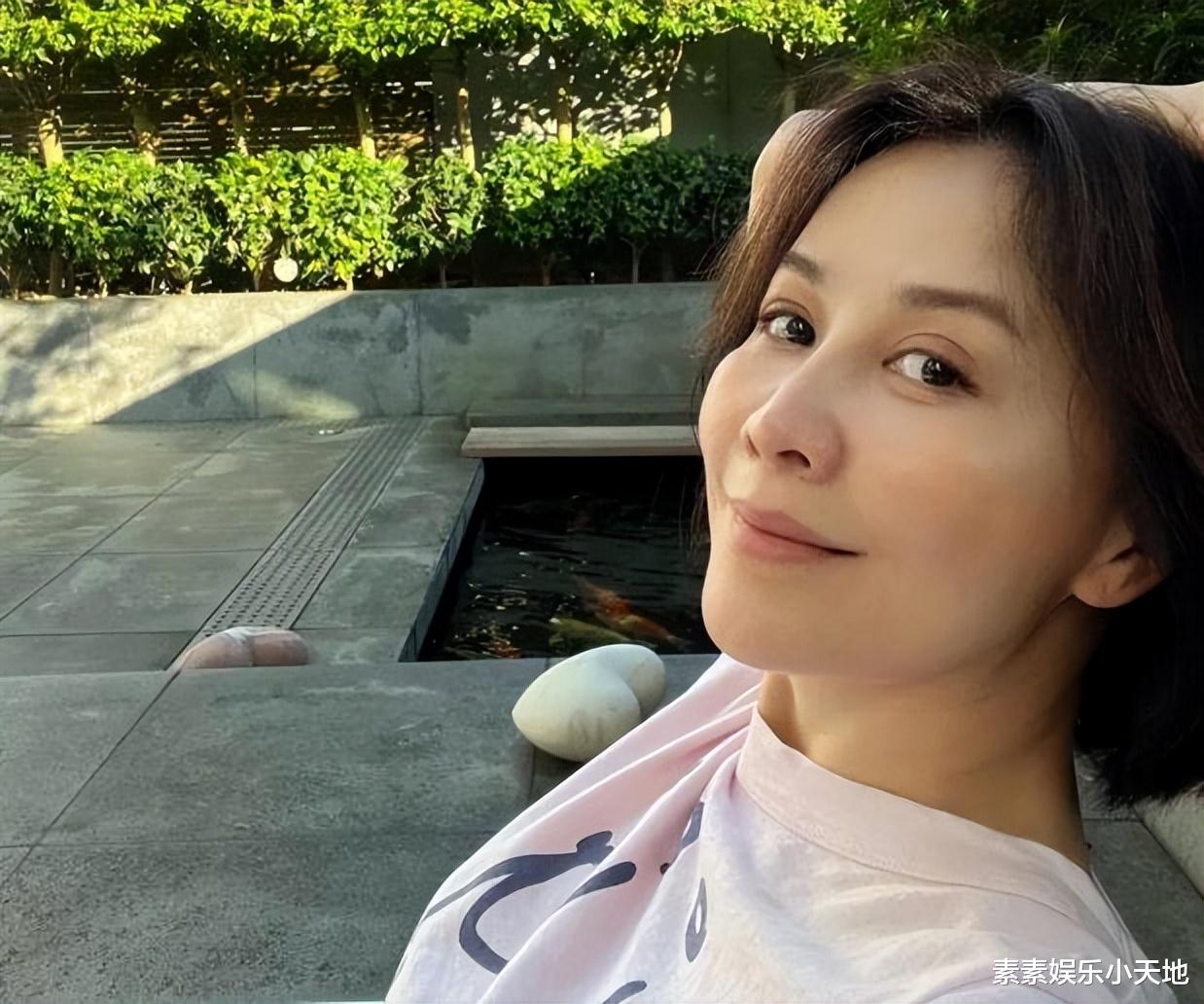 刘嘉玲|刘嘉玲豪宅内养超大乌龟，每月保养费用昂贵，生活环境优雅富足