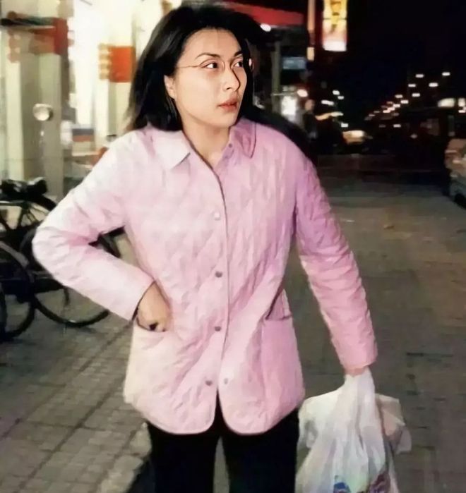 郭晶晶|郭晶晶穿睡衣出门买菜,媒体:都嫁入豪门了,怎么一点形象也没有