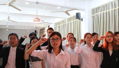 大学生|大学生想入党需要准备什么？过来人给出建议，这2人才是重要人物