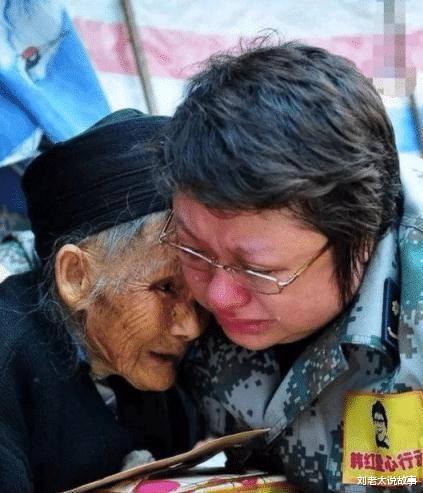 韩红|韩红自称当年是校花，大家以为开玩笑，晒出照片被惊艳到了